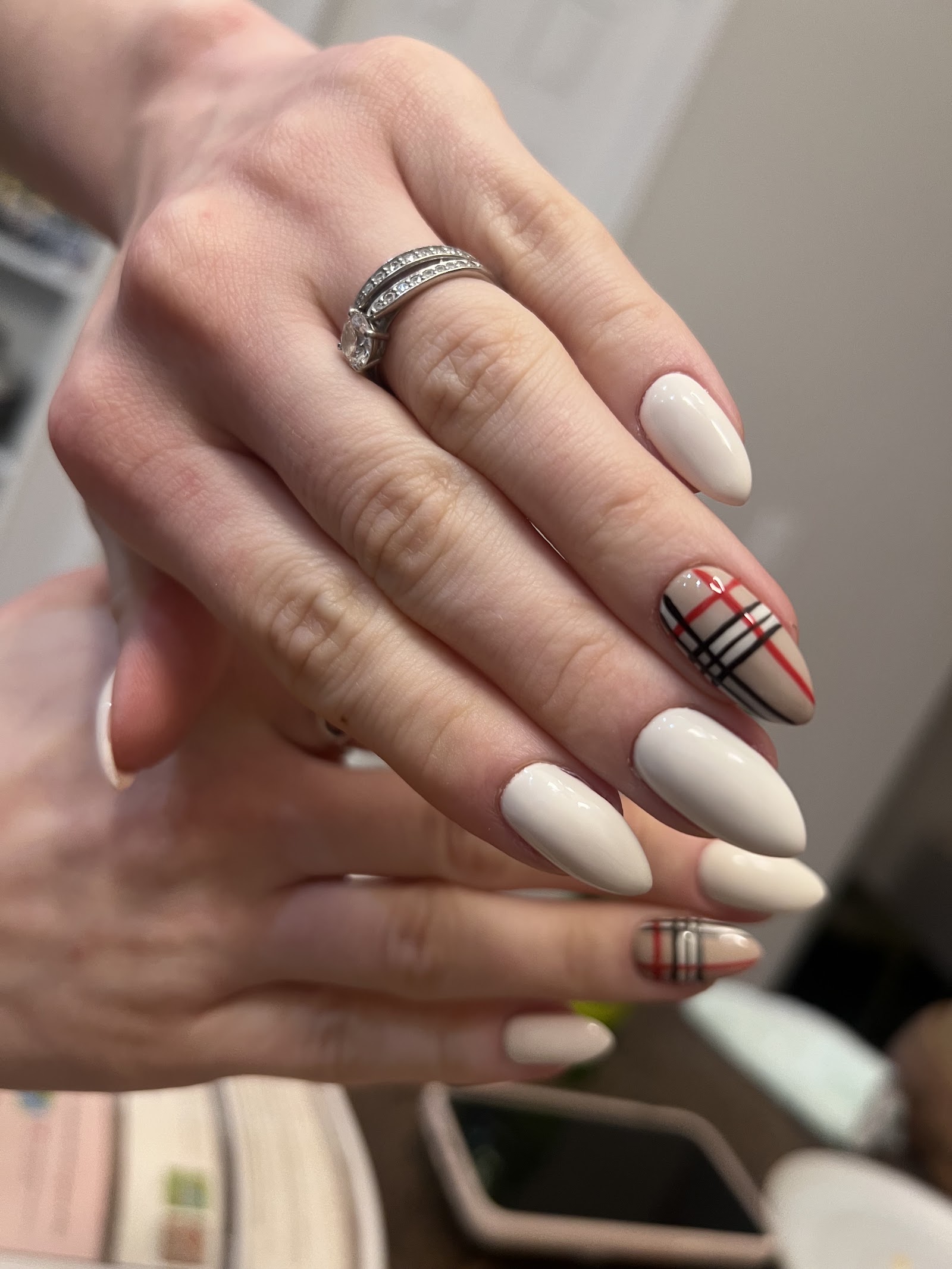 Nails.Russ in Phenix salon logo